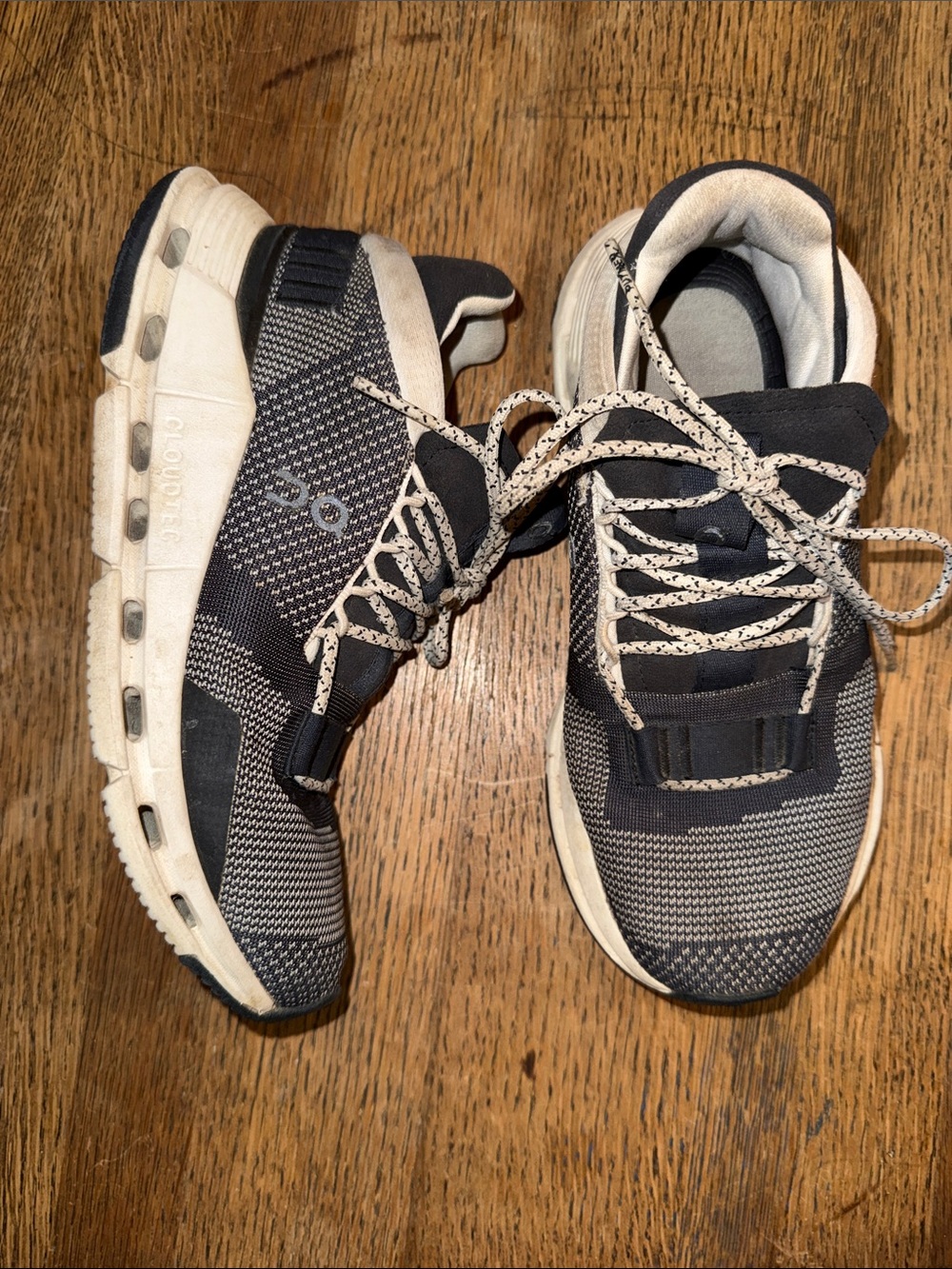 On Running Cloudswift Navy & White Athletic Sneakers Women’s size 6